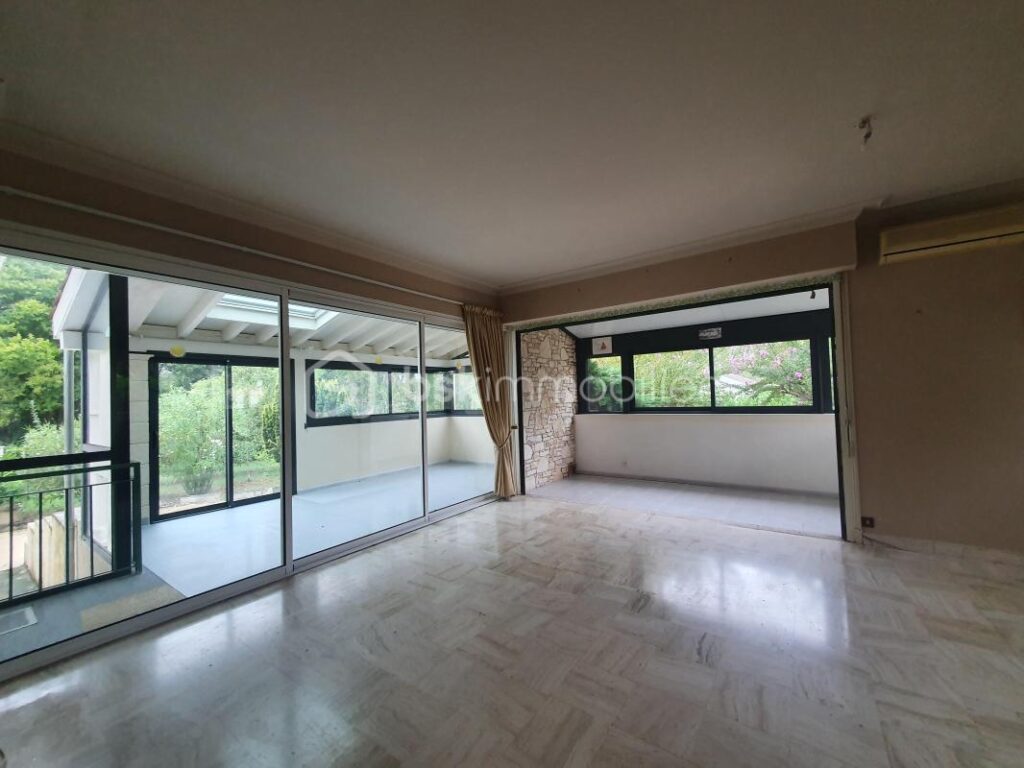 Maison d’architecte à Eymet proche des commodités – 5 pièces – 4 chambres – 168 m²