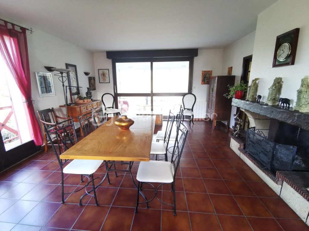 Maison bigourdane de caractère – 6 pièces – 4 chambres – 205 m²