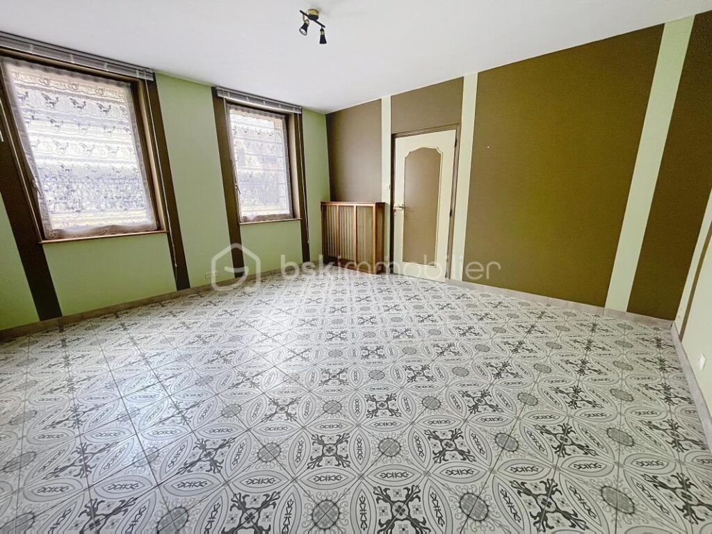 CORPS DE FERME AVEC HANGARS ET PATURE – 8 pièces – 4 chambres – 222 m²