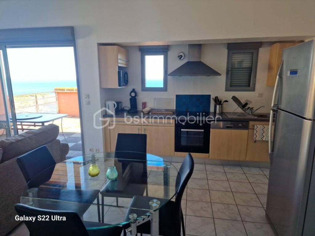 A VENDRE APPARTEMENT 62M2 – MAGNIFIQUE VUE MER – TERRASSE DE 40 M² – DEUX CHAMBRES – PARKING PRIVE FERME – CLIMATISATION REVERSIBLE – – 3 pièces – 2 chambres – 61 m²