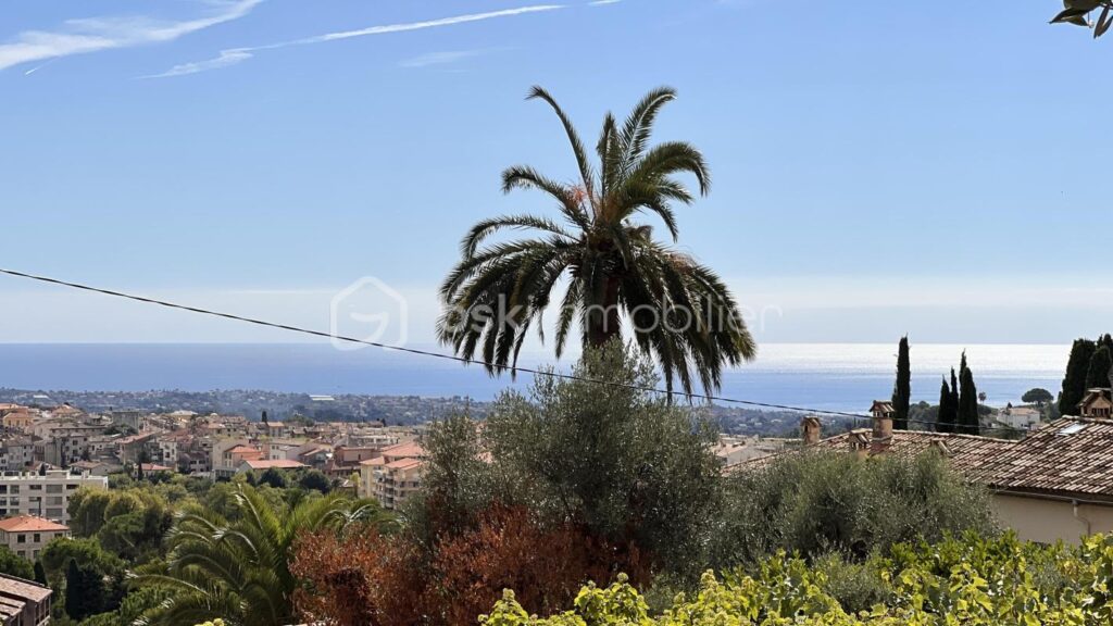 VILLA D’ARCHITECTE – VUE MER PANORAMIQUE – PISCINE – GARAGE – PROCHE CENTRE-VILLE – 7 pièces – 5 chambres – 230 m²