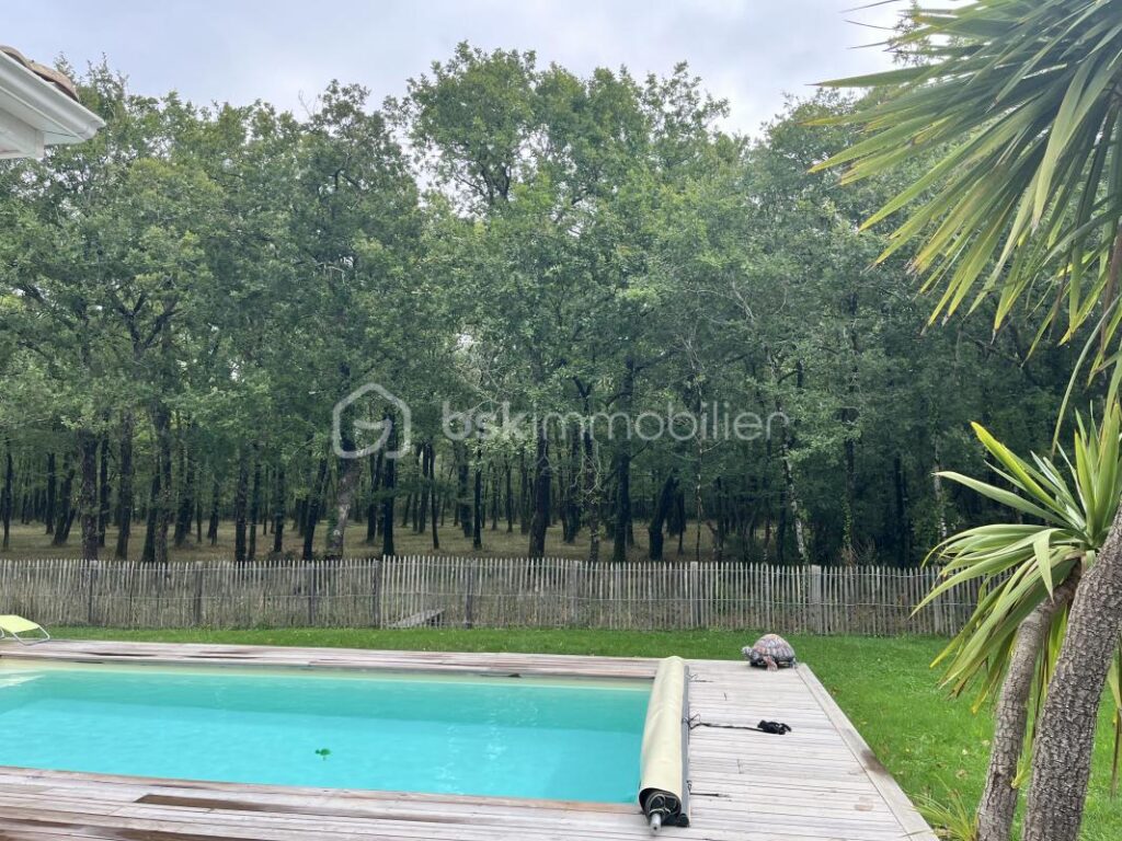 Maison contemporaine avec piscine – 4 pièces – 3 chambres – 130 m²