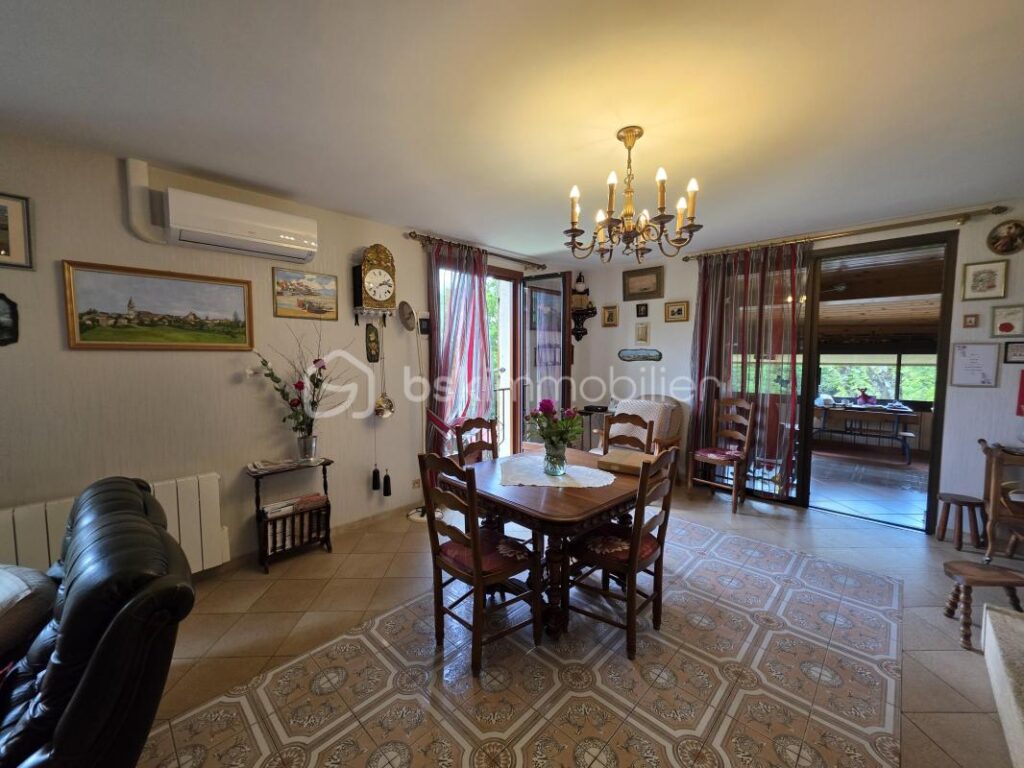 MAISON STE COLOMBE EN BRUILHOIS- GARAGE- JARDIN 3850 m² – 5 pièces – 4 chambres – 140 m²