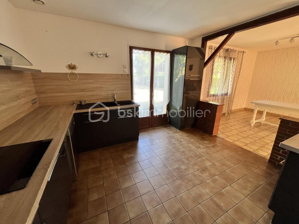 Charmant pavillon de plain-pied sur sous-sol complet avec garage et terrain – 4 pièces – 3 chambres – 89 m²