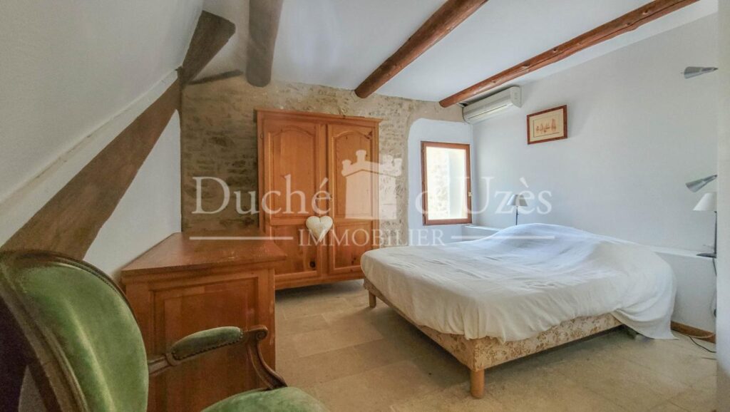 Maison en pierre – 8 pièces – 4 chambres – 160 m²