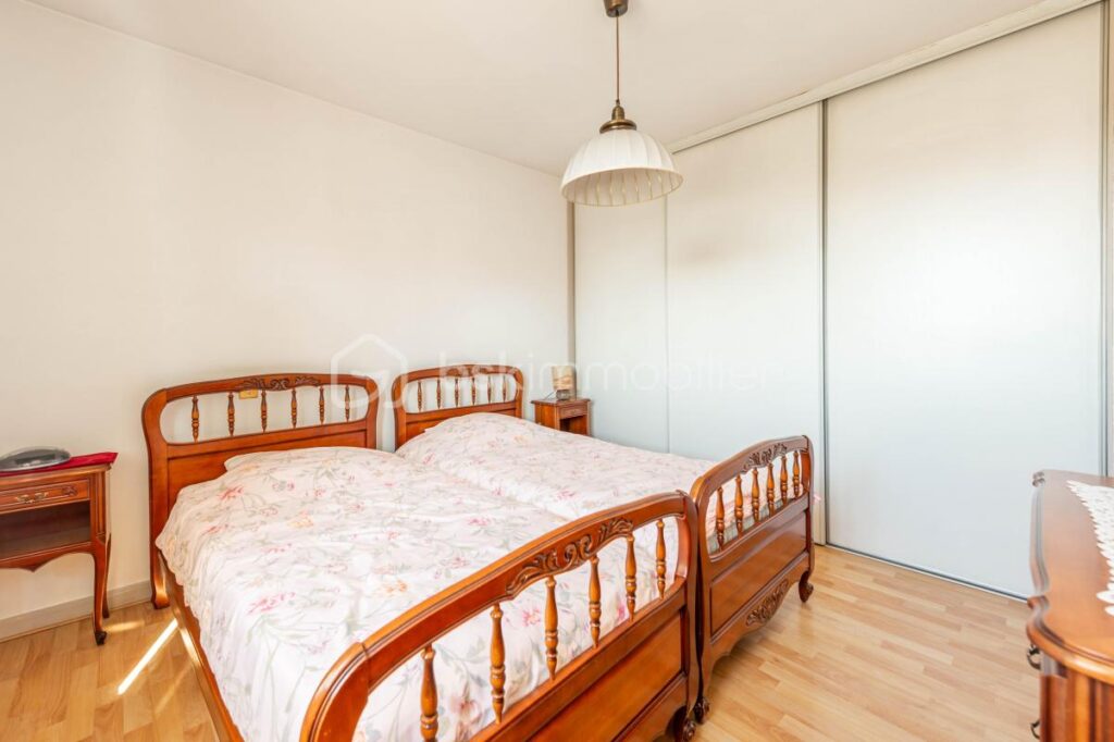 Joli 4 pièces en étage élevé avec vue panoramique / Cave + Parking commun / Garage en sus – 3 pièces – 2 chambres – 82 m²