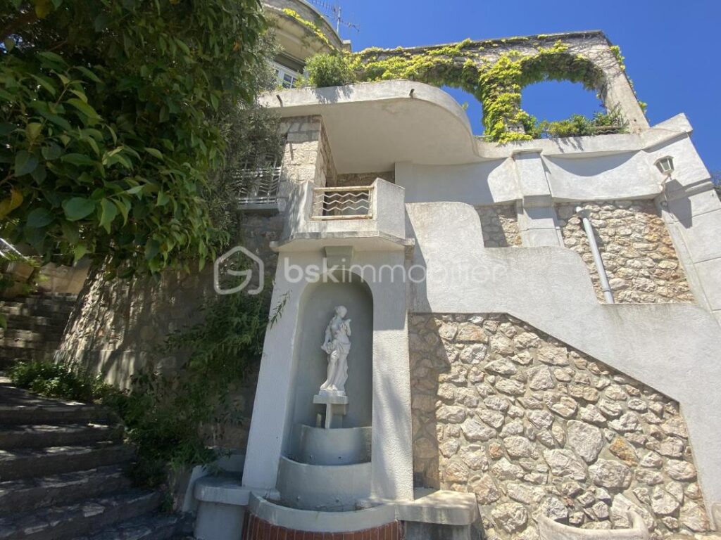 *** MAISON DE CARACTERE / VUE MER / QUARTIER FARON TOULON *** – 7 pièces – 5 chambres – 245 m²