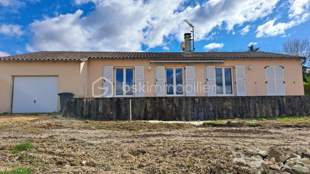 Maison de plain pied avec une belle vue sur la campagne – 4 pièces – 3 chambres – 117 m²