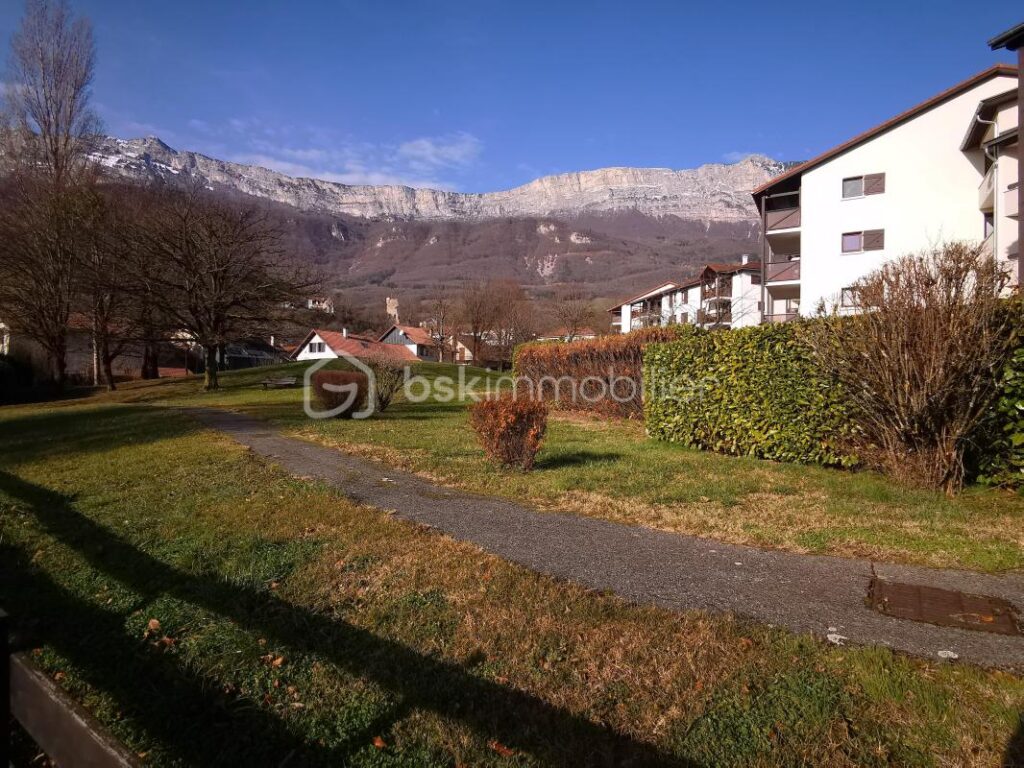CLAIX – Appartement T3 avec terrasse exposée Sud, résidence calme et sécurisée, courts de tennis – 3 pièces – 2 chambres – 71 m²
