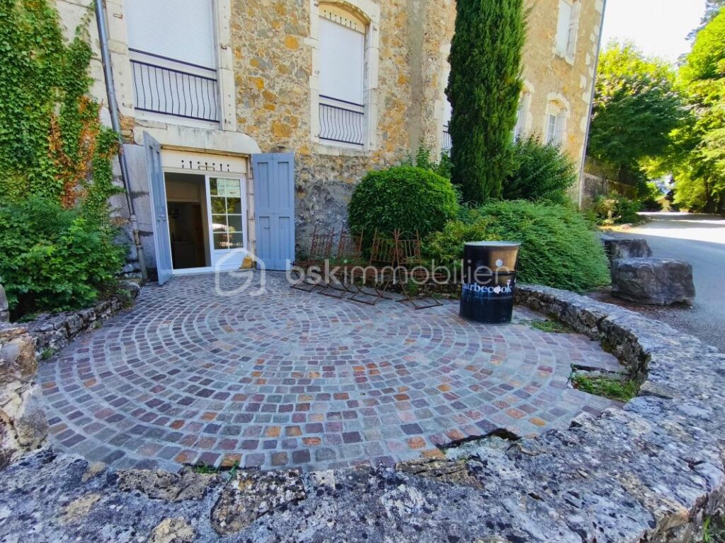 OPPORTUNITÉ IMMÉDIATE – BAISSE DE PRIX pour ce T2 rénové au Château d’Allières, proche Claix – 2 pièces – 1 chambre – 61 m²