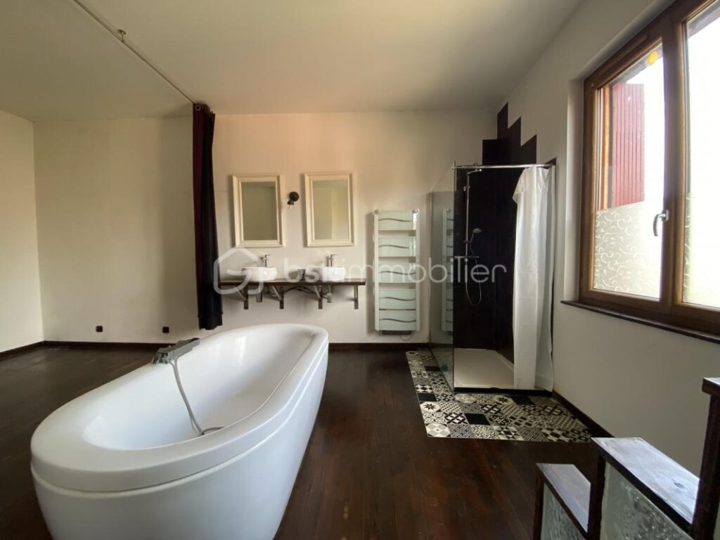 Maison de charme au cœur du village de Nègrepelisse – 5 pièces – 3 chambres – 165 m²