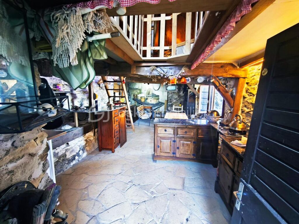 🦌 Sacoué 65370 – Las Aréousos : La bergerie qui murmure au vent 🦌 – 2 pièces – 1 chambre – 40 m²