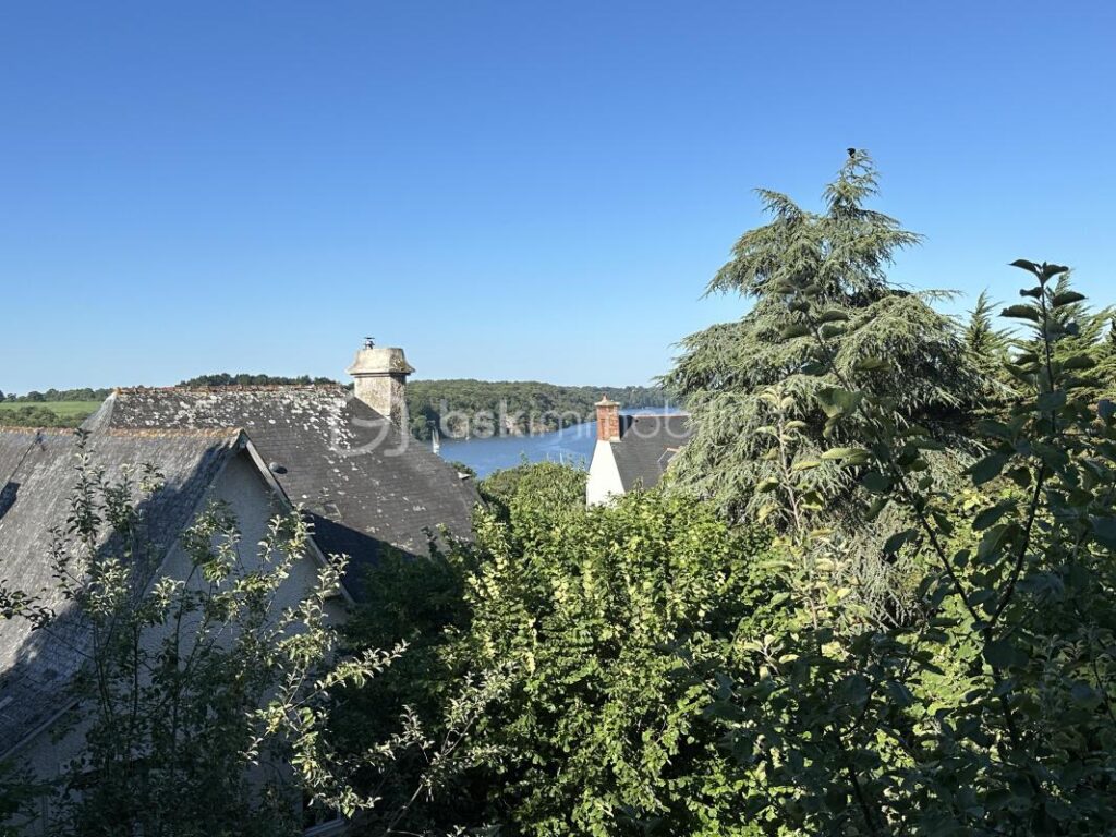 BELLE MAISON FAMILIALE – 7 pièces – 4 chambres – 144 m²