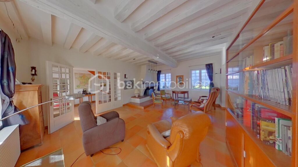 Magnifique propriété de 180 m² sur 1778 m² de terrain – 6 pièces – 4 chambres – 180 m²