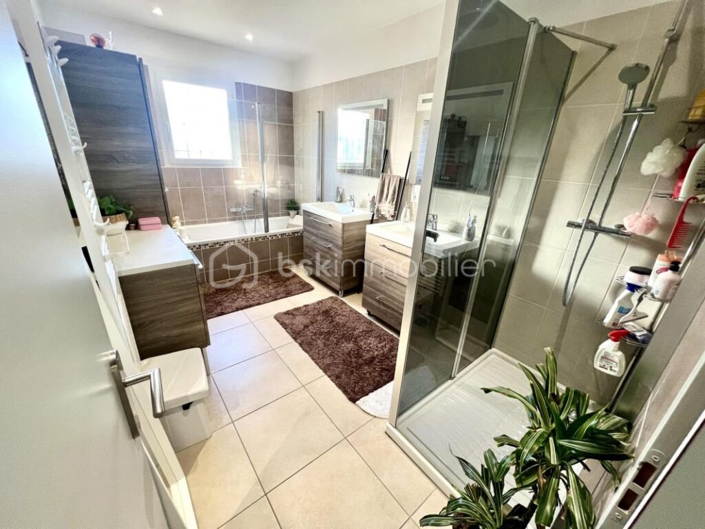 Villecroze (83690) – Villa de plain pied – 3 Chambres – Piscine – Garage – 4 pièces – 3 chambres – 115 m²