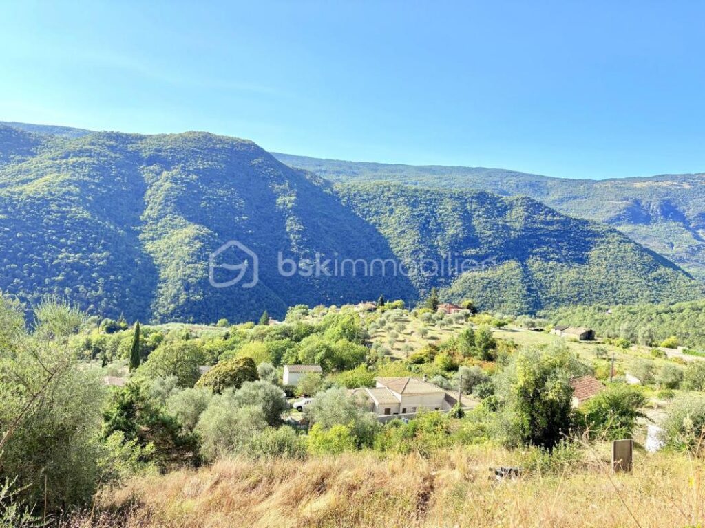 🌿 Terrain constructible 2 126 m² avec permis purgé – Pierrefeu (06) – NR pièces – NR chambres – 2126 m²