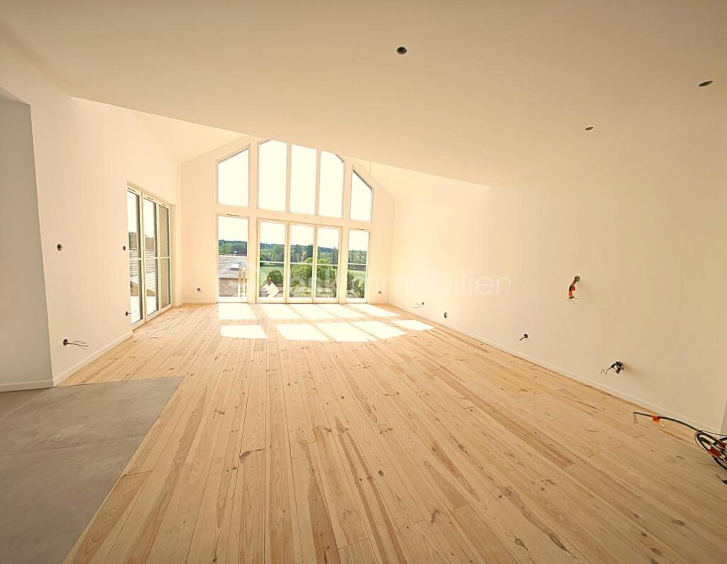 Maison exceptionnelle vue panoramique, d’une superficie de 144 m², sur sous-sol de 56 m² édifié sur terrain de 410 m² arboré et paysagé, RT 2020, 4 chambres, une salle d’eau, une salle de bain, 2 wc séparés – 6 pièces – 4 chambres – 144 m²