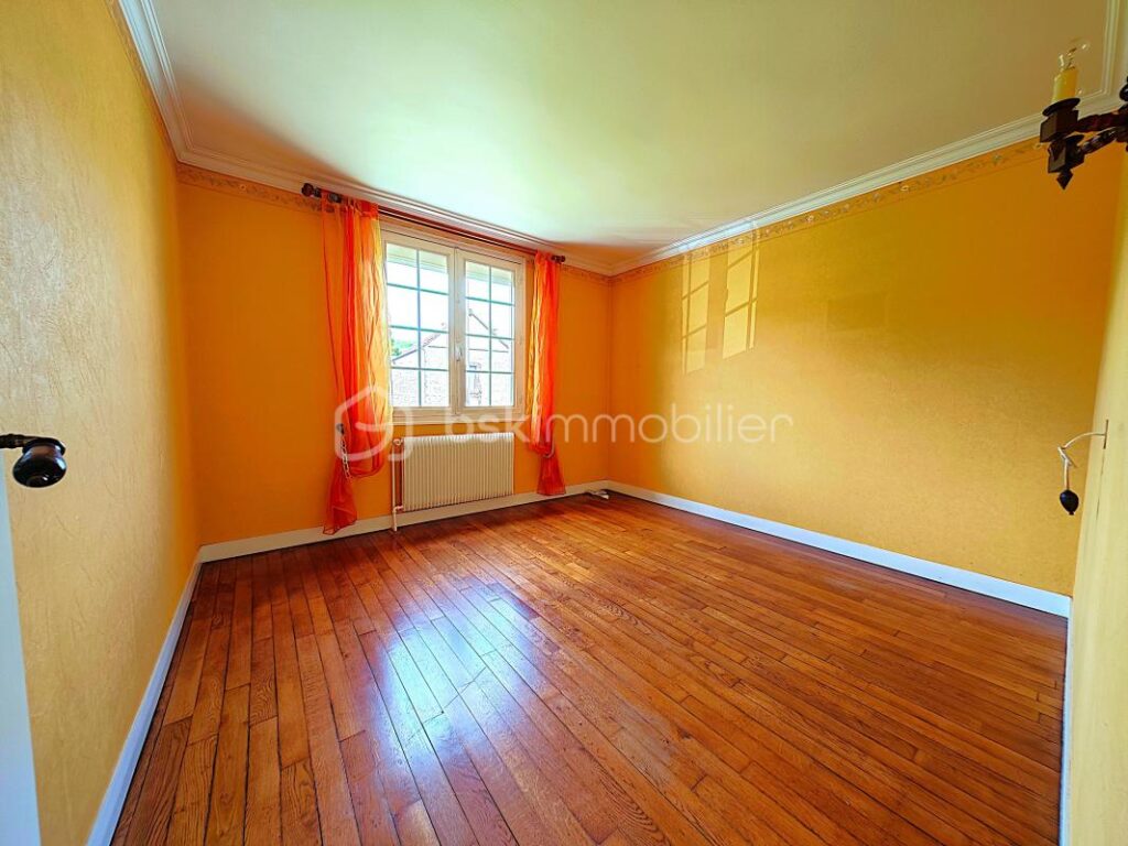 Maison de plain-pied de 80 m² sur sous-sol total sur terrain entièrement constructible et divisible de 1457 m² – 4 pièces – 2 chambres – 80 m²