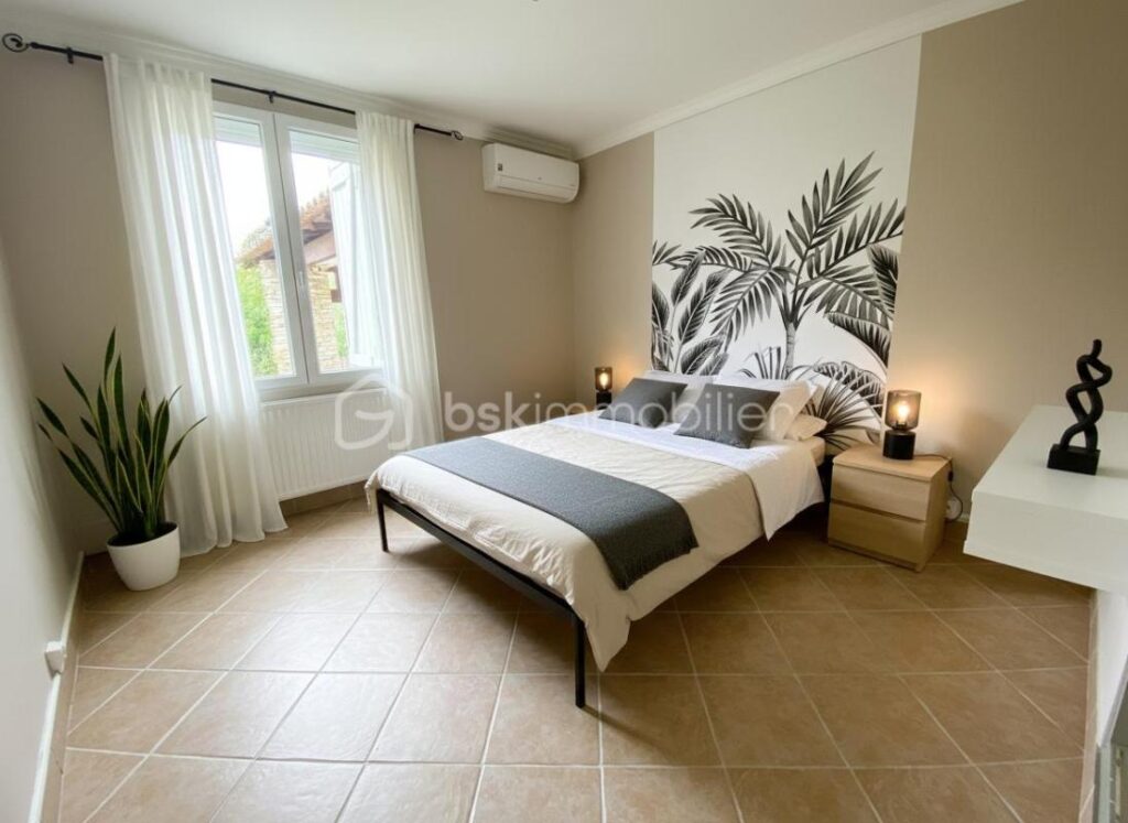 Maison de plain-pied – piscine – Vue dégagée sur le Luberon – Calme – 6 pièces – 5 chambres – 106 m²