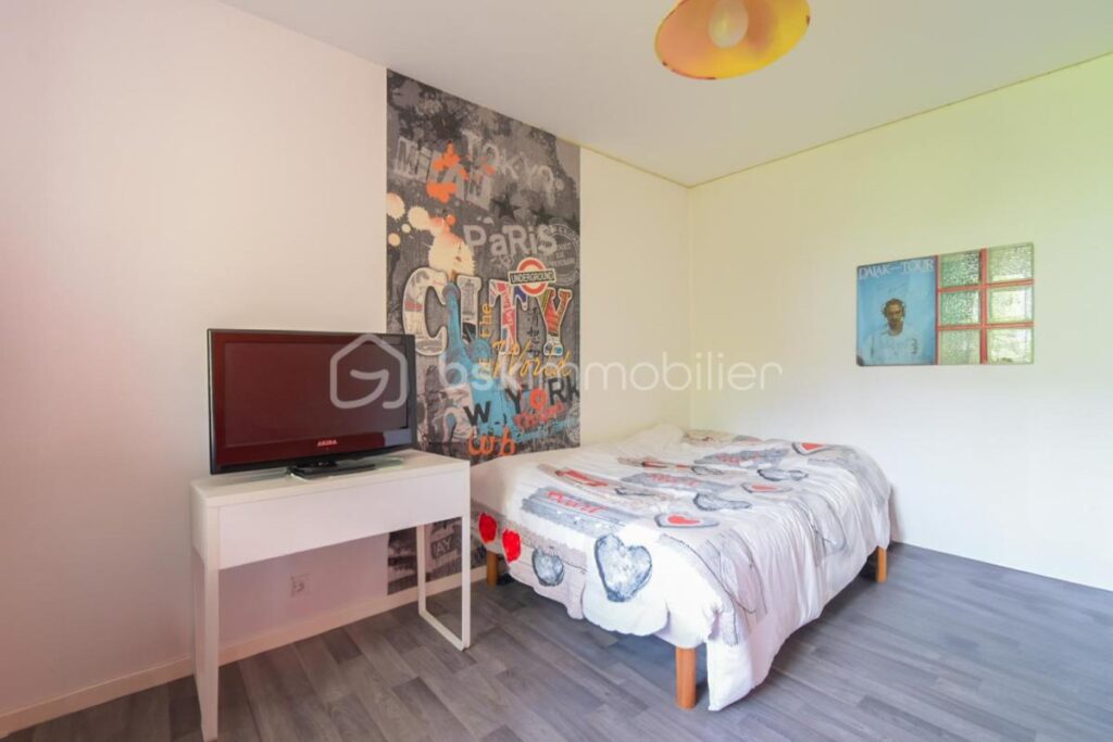 Maison familiale de 167m2 proche commodités – 7 pièces – 5 chambres – 167 m²