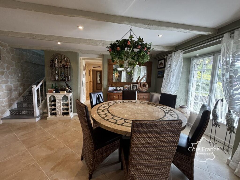 Magnifique propriété avec maison d’habitation, gîtes et pisc – 11 pièces – 7 chambres – 265 m²