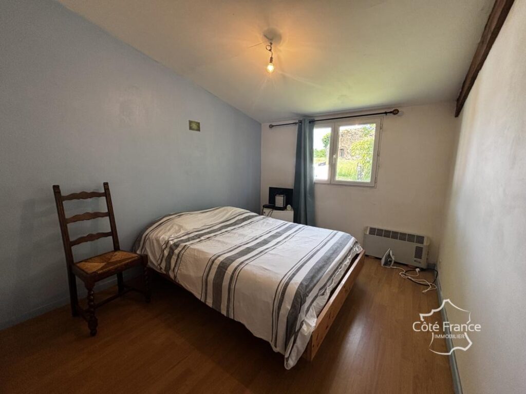 Corps de ferme avec maison d’habitation, plusieurs grandes d – 6 pièces – 3 chambres – 98 m²