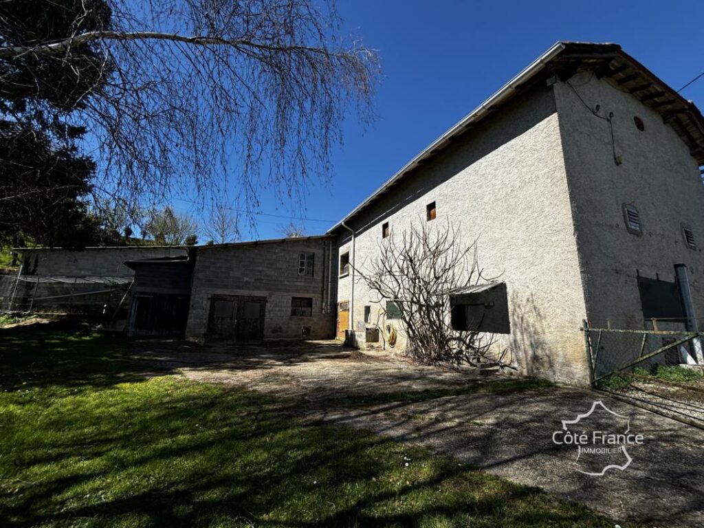 Corps de ferme avec maison d’habitation et appartement, gran – 6 pièces – 4 chambres – 130 m²