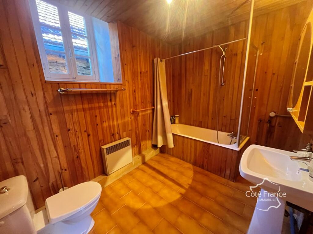 Demeure médiévale de charme avec vues imprenables au coeur de – 4 pièces – 2 chambres – 127 m²