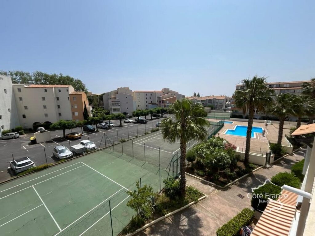 Spacieux Rez de jardin d’une chambre et cabine secteur Riche – 2 pièces – 1 chambre – 33 m²