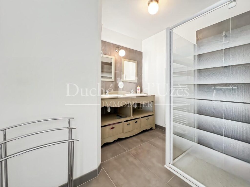 Maison – 8 pièces – 6 chambres – 180 m²