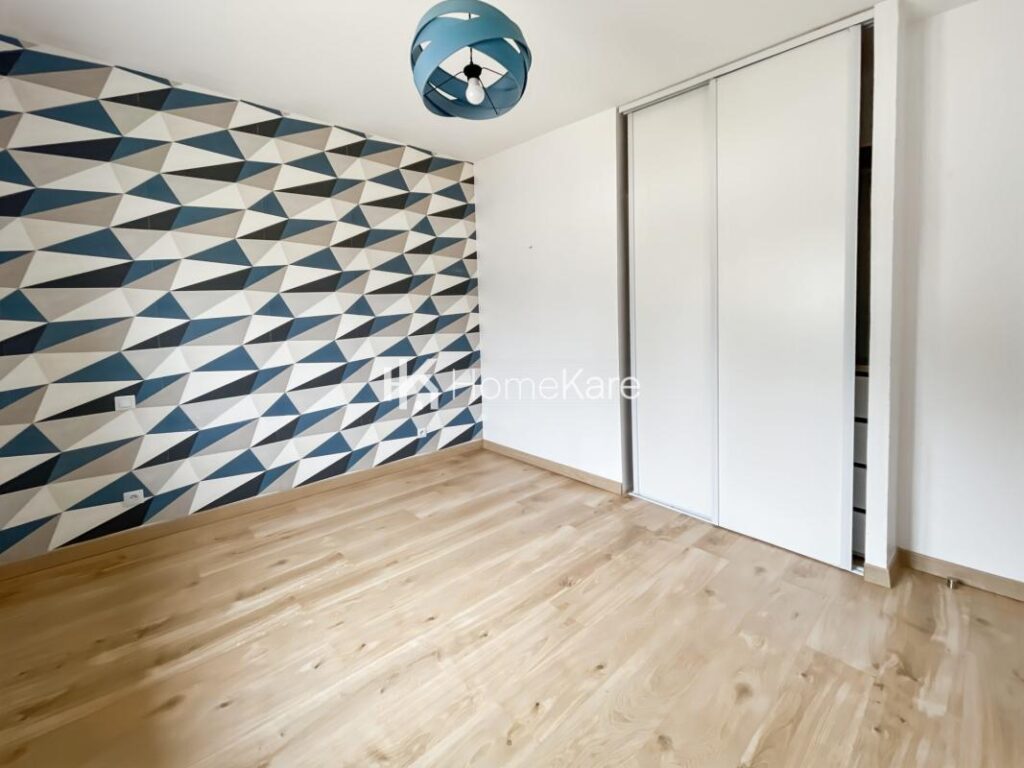 TRANQUILITÉ ASSURÉE ! – 6 pièces – 5 chambres – 130 m²