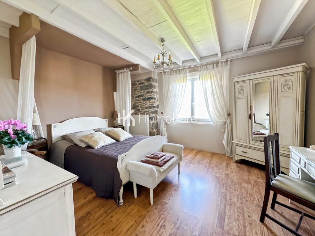 MAISON FAMILIALE – 9 pièces – 6 chambres – 300 m²