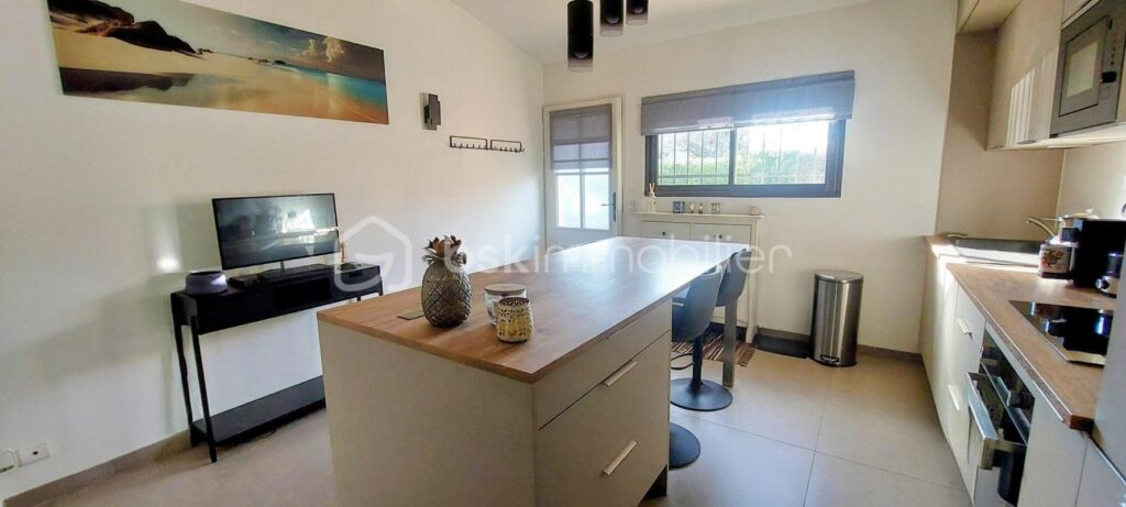 MAGNIFIQUE MAISON RÉNOVÉE 3 PIÈCES PLAIN-PIED DANS UN DOMAINE DE RÊVE – 3 pièces – 2 chambres – 72 m²