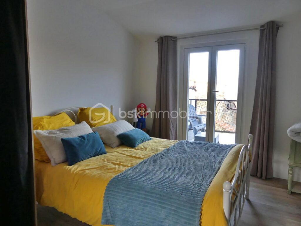 Maison de village en pierre entièrement rénovée – 3 pièces – 2 chambres – 90 m²