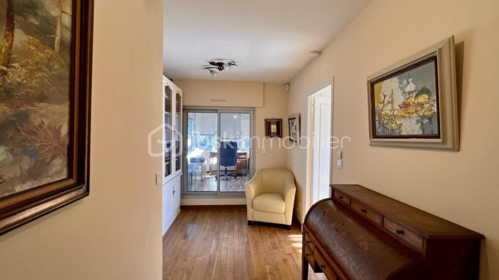 Villa 6 pièces, Piscine, Double garage, Calme, Quartier résidentiel – 6 pièces – 4 chambres – 150 m²