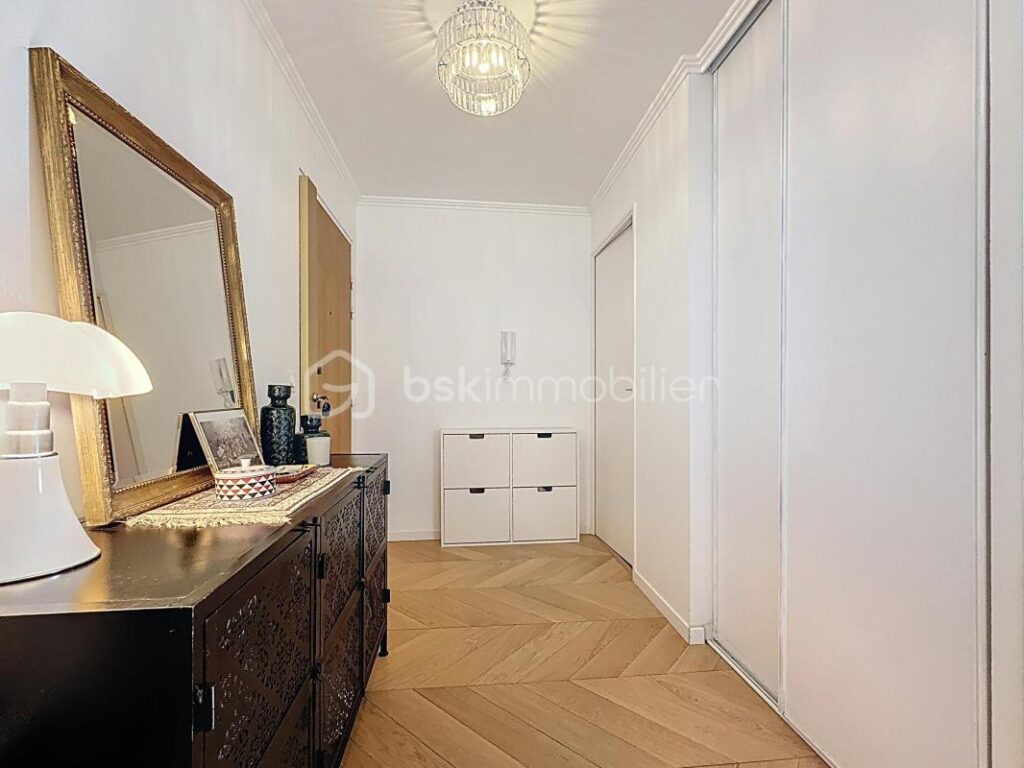 APPARTEMENT 3 PIÈCES RÉNOVÉ 65m2 AVEC PARKING PRIVATIF – 3 pièces – 2 chambres – 65 m²