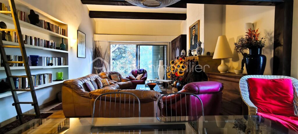 Magnifique maison sur une grande parcelle avec une dépendance et un garage , au bord de la plage de l’étang de Berre , sur Saint-Chamas – 4 pièces – 3 chambres – 127 m²