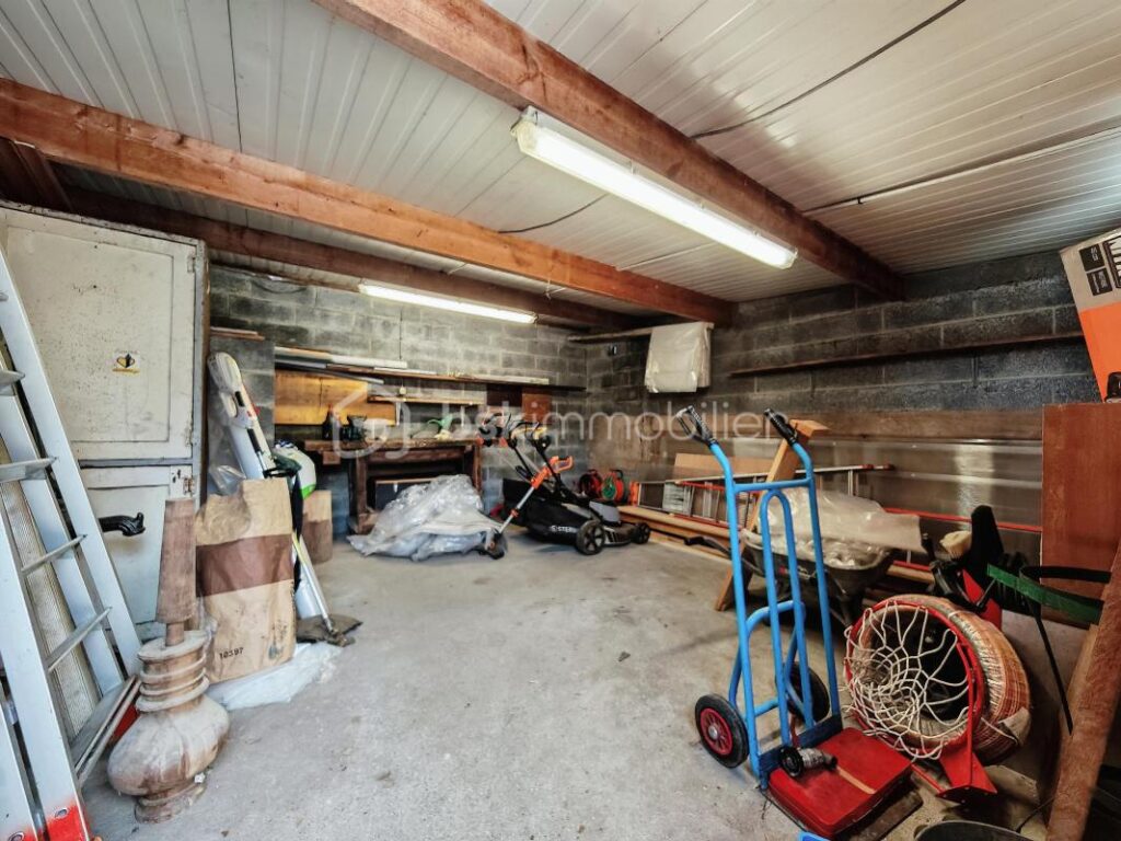 MAISON SEMI-INDIVIDUELLE 3 CHAMBRES / JARDIN / GARAGE / CAVE – 7 pièces – 3 chambres – 160 m²