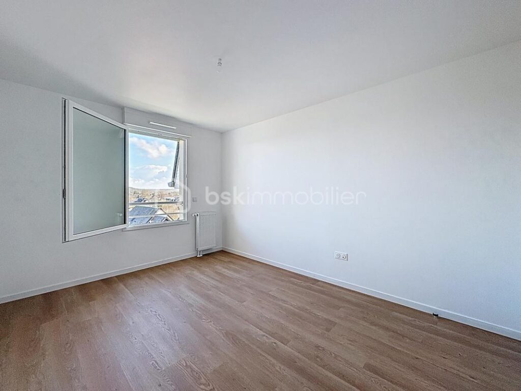 Appartement 4 pièces avec vue dégagée – 4 pièces – 3 chambres – 81 m²