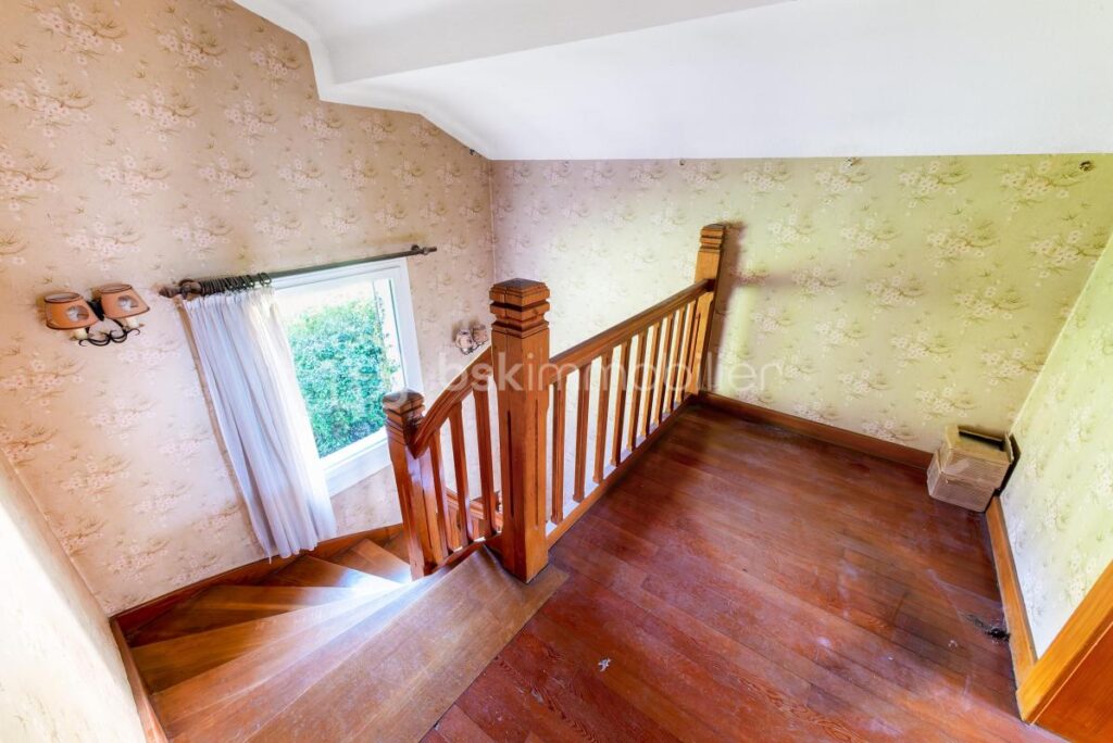 74300 – MAGLAND – GRANDE MAISON DE VILLAGE – PROJET DE RÉNOVATION – SITUATION AU CALME ET ENSOLEILLÉE – 3 NIVEAUX, 270M² DE SURFACE TOTALE POUR 170M² HABITABLES – 8 pièces – 4 chambres – 170 m²