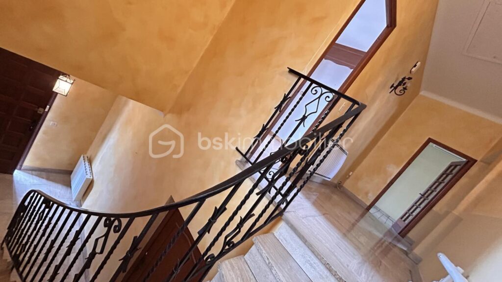 VILLA 188 m² Prades – 8 pièces – 5 chambres – 188 m²