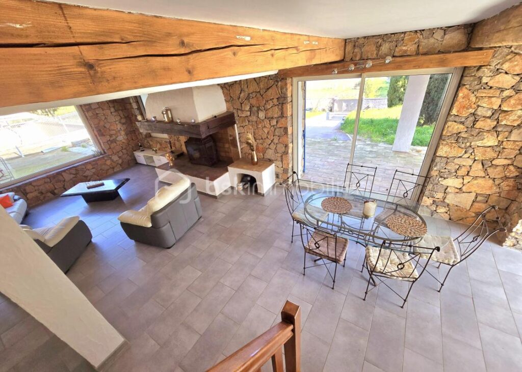 MAS de CARACTERE en Pierre – Havre de Paix avec Piscine et Oliveraie – 7 pièces – 5 chambres – 195 m²