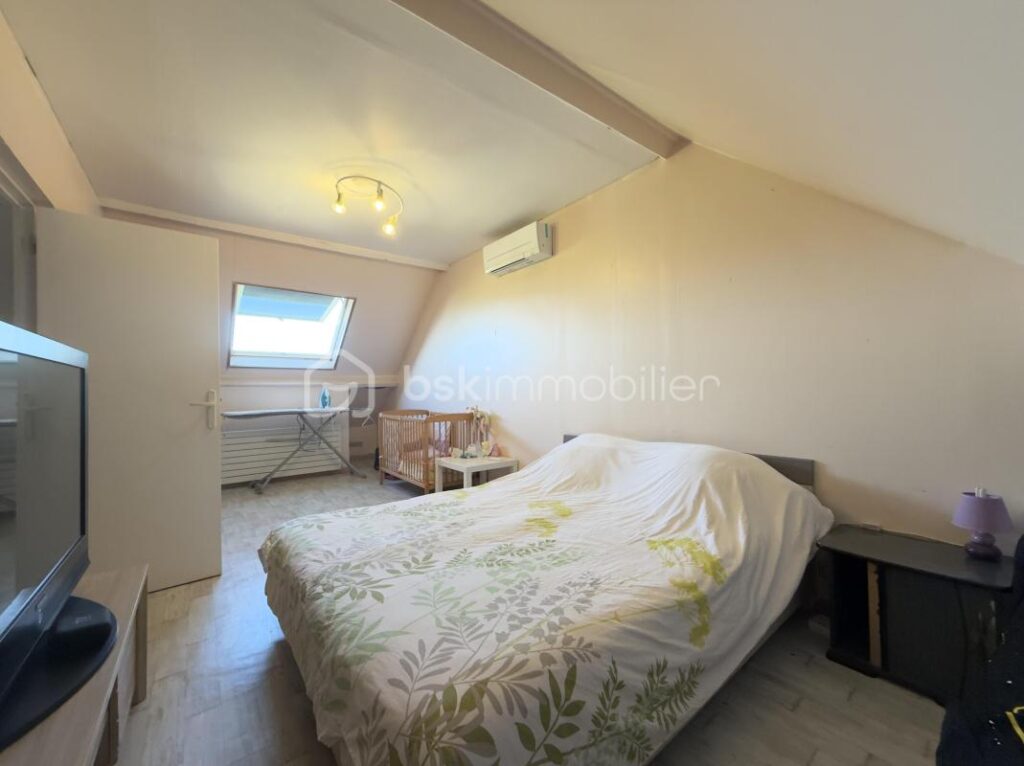 Maison moderne – 145 m² – 5 chambres – Sous-sol total – Terrain 1034 m² – 6 pièces – 5 chambres – 145 m²