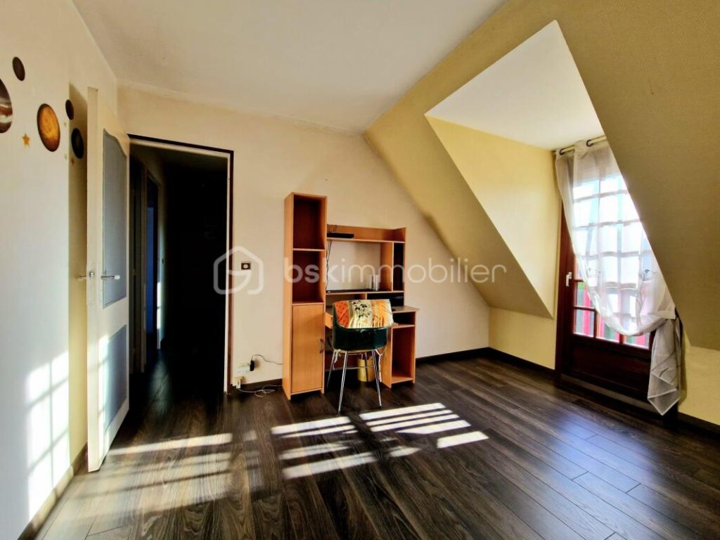 Maison de 147 m2 – 8 pièces – 5 chambres – 119 m²