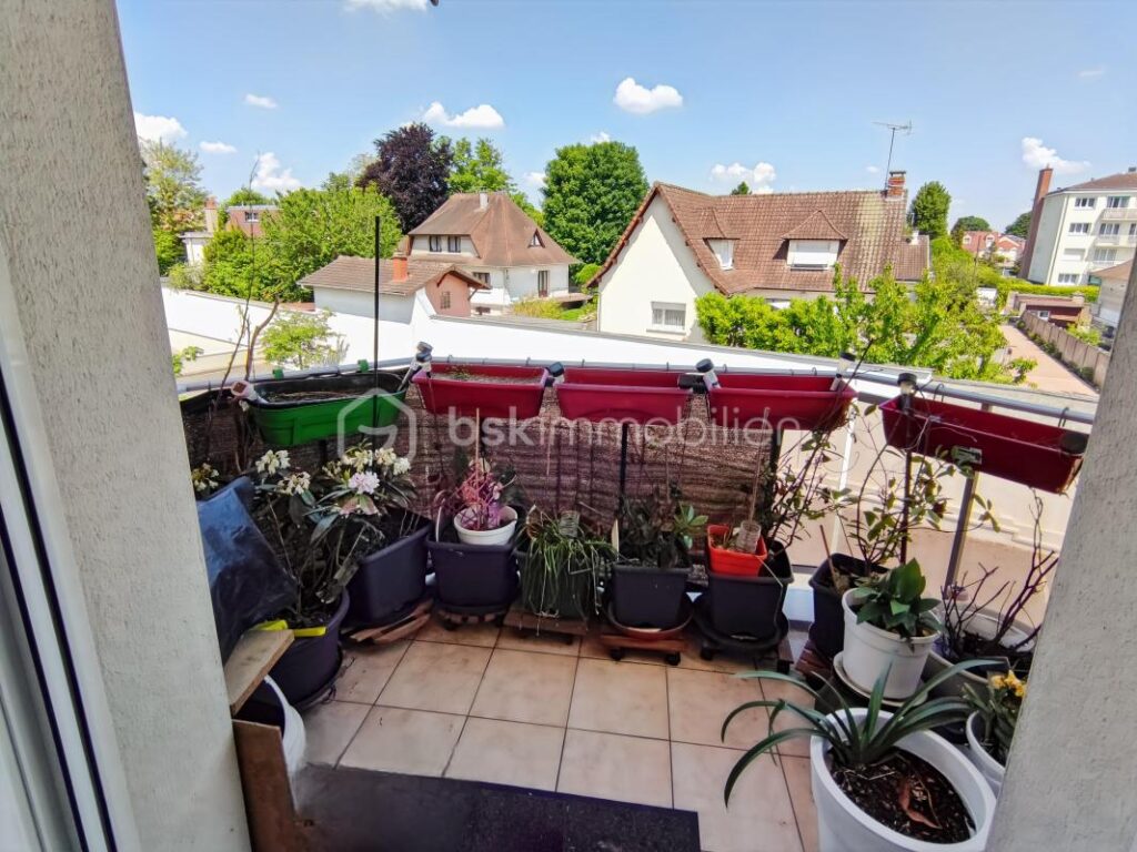 SUPERBE APPARTEMENT F4 DANS RESIDENCE DE STANDING AVEC ASCENSEUR A 8′ A PIEDS DE LA GARE + BOX VEHICULE – 4 pièces – 3 chambres – 72 m²