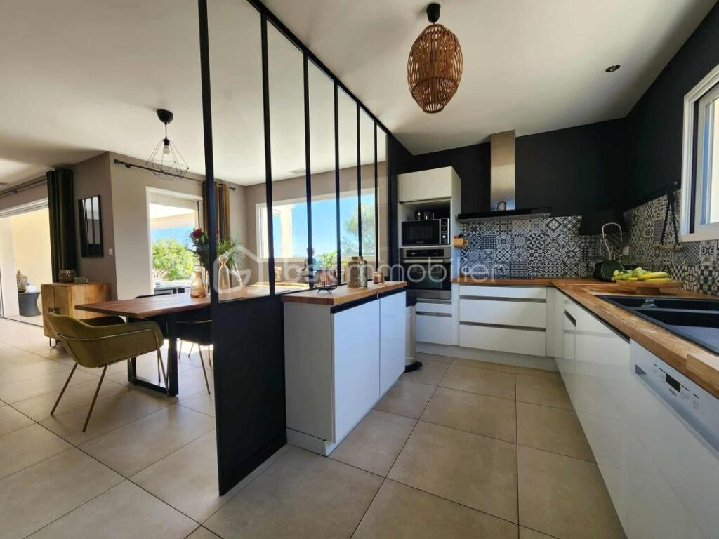 Superbe villa de plain-pied sans vis-à-vis avec quatre chambres – 6 pièces – 4 chambres – 145 m²