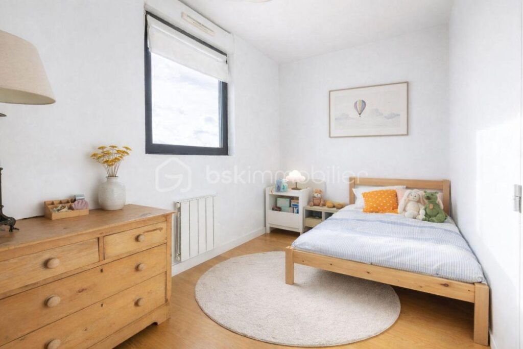 Croix de Chavaux 4 Pièces 2 chambres en Duplex lumineux en parfait état, au dernier étage avec ascenseur dans une petit copropriété récente – 4 pièces – 2 chambres – 68 m²