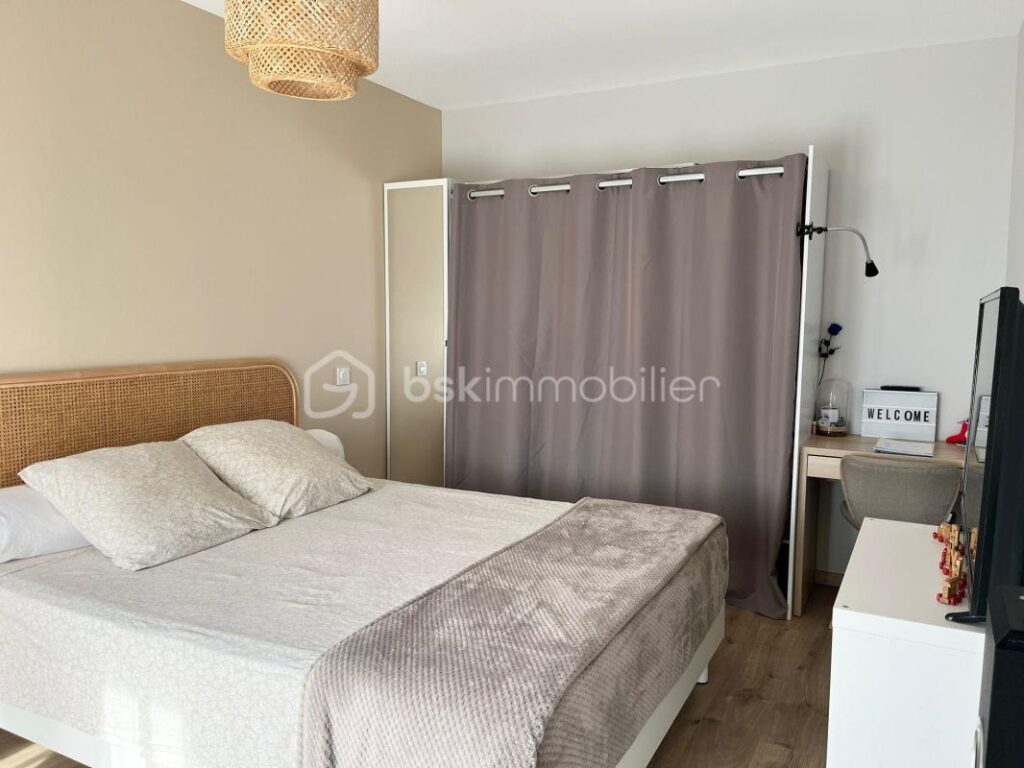 Vivre Dedans-Dehors : maison de plain-pied, baignée de lumière avec vue dégagée sur la nature – 5 pièces – 3 chambres – 115 m²