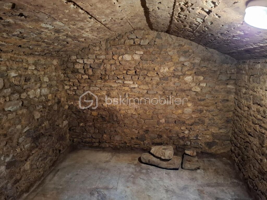 SOUS LE CHARME – 4 pièces – 2 chambres – 90 m²