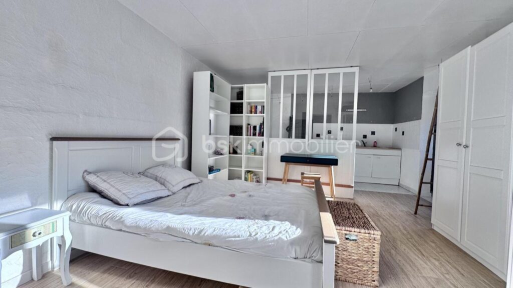 ACHAT Maison avec vue dégagée, 3 chambres + dépendance et grand terrain – Le Val – 6 pièces – 3 chambres – 97 m²